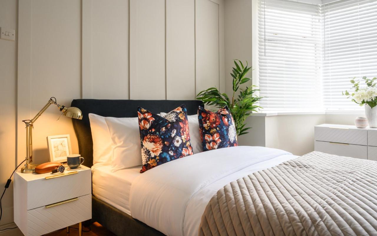 Large Luxury Solihull House - The Residence - Close To Nec - Sleeps 9 Екстер'єр фото
