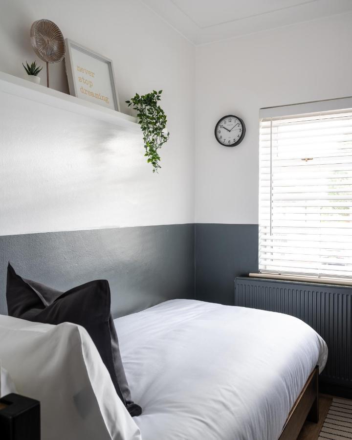 Large Luxury Solihull House - The Residence - Close To Nec - Sleeps 9 Екстер'єр фото